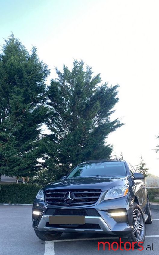 2012' Mercedes-Benz 350 photo #3