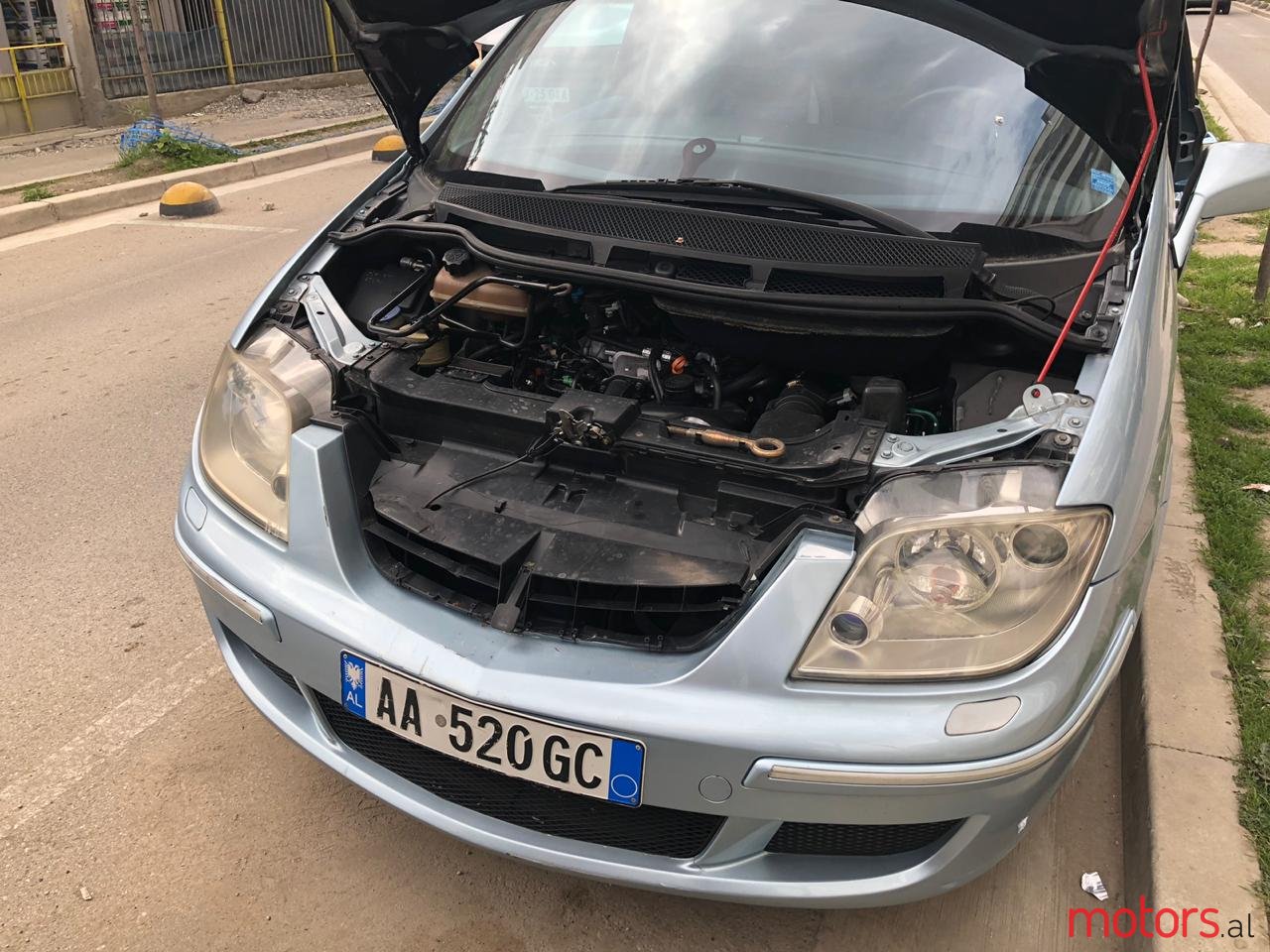 2004' Lancia Phedra photo #5