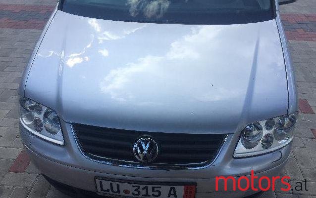 2005' Volkswagen Touran photo #2