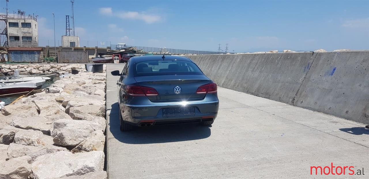 2013' Volkswagen Passat photo #5