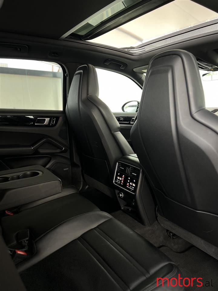 2020' Porsche Cayenne photo #6