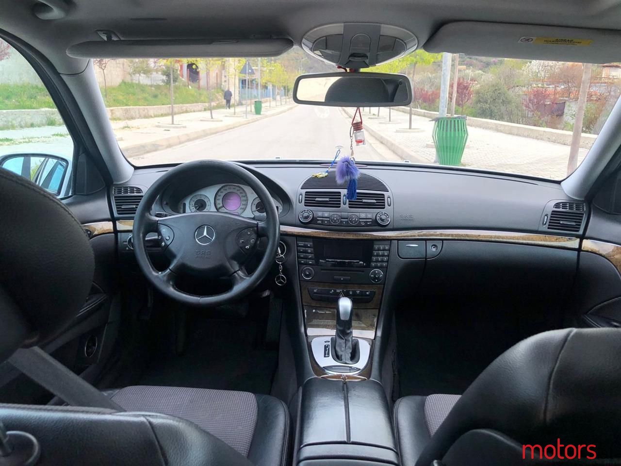 2005' Mercedes-Benz E 220 photo #5