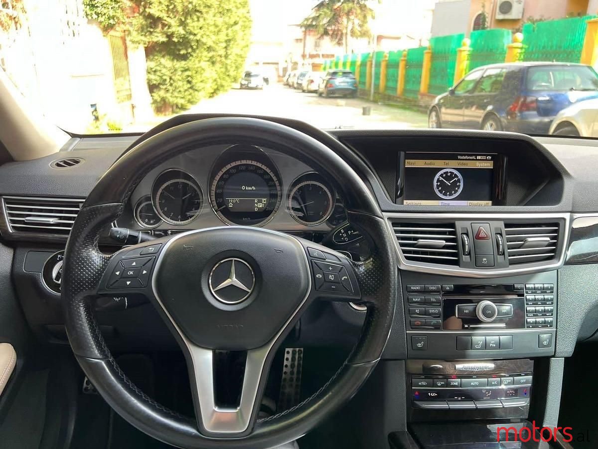 2010' Mercedes-Benz 350 photo #5