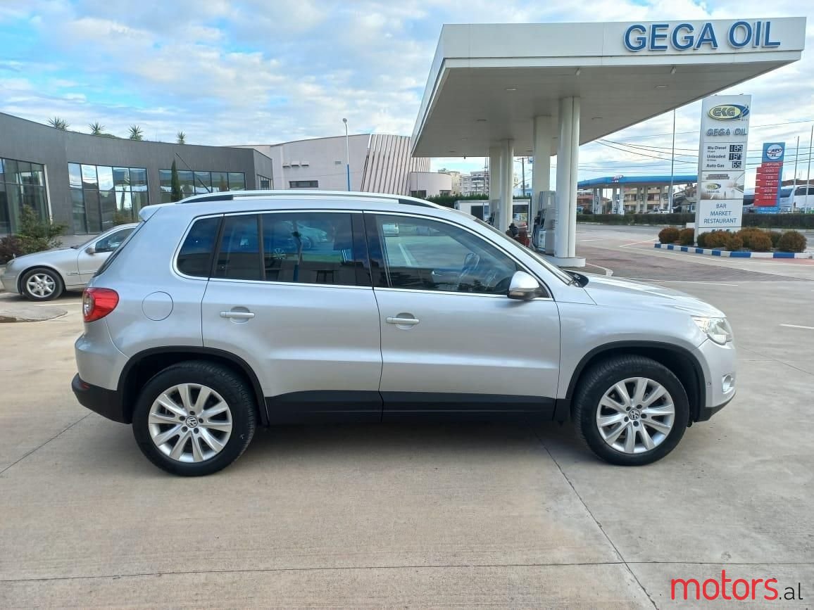 2010' Volkswagen Tiguan photo #3