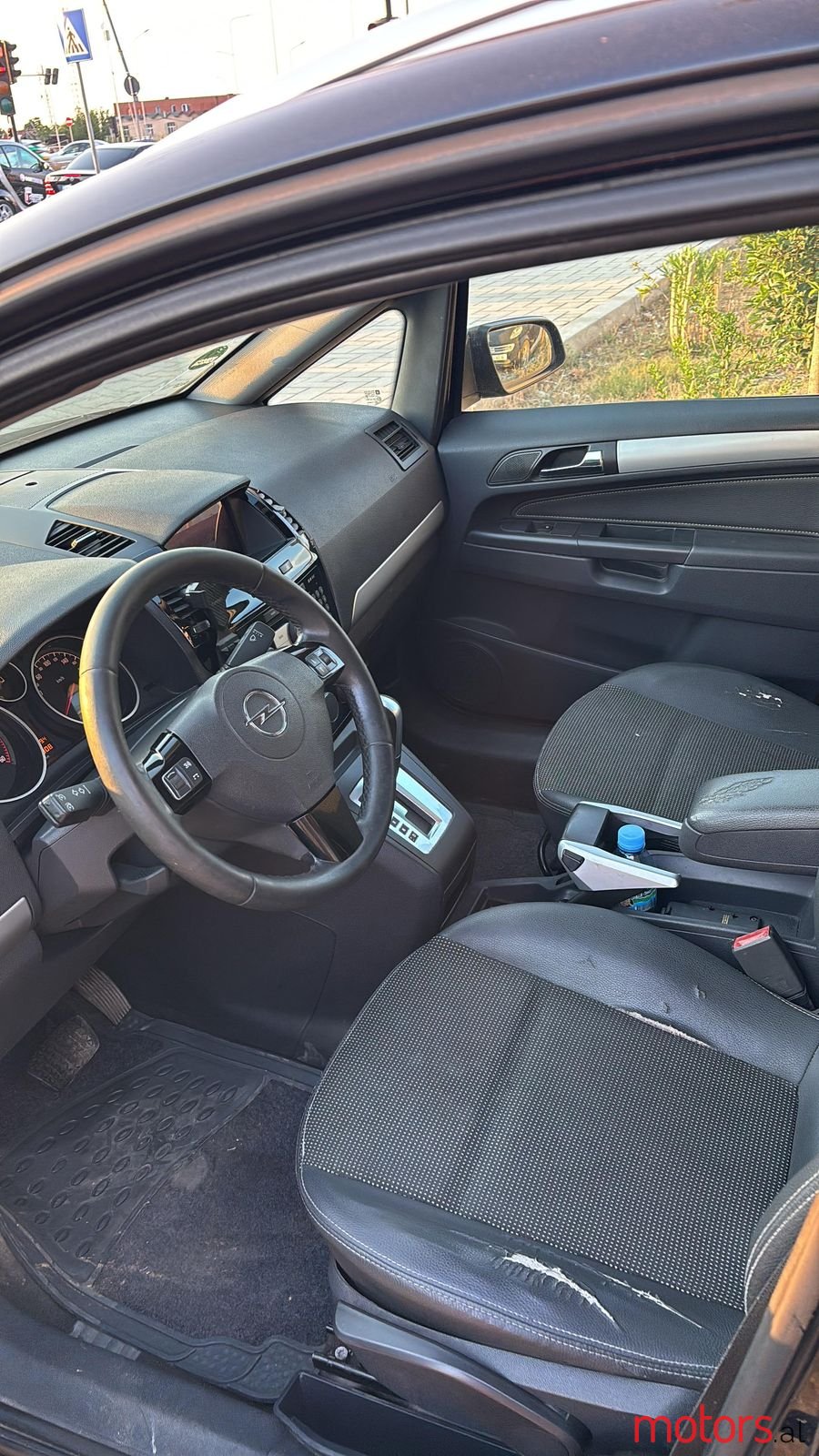 2009' Opel Zafira photo #1