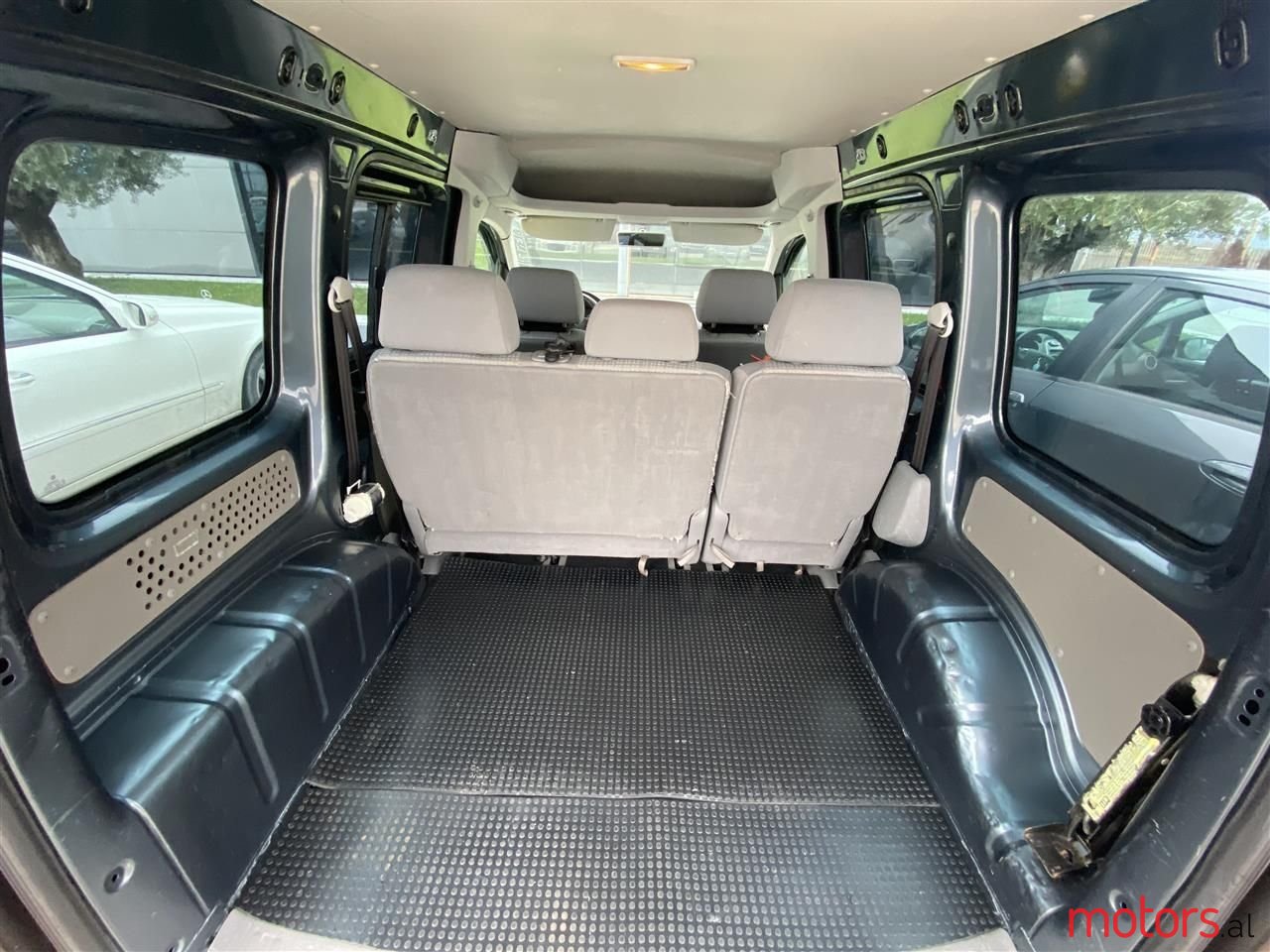 2010' Volkswagen Caddy photo #4