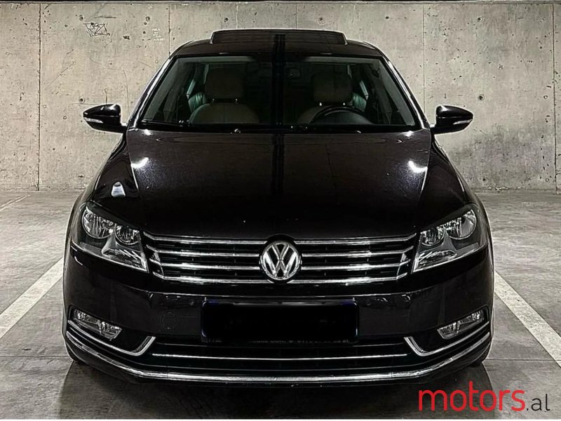 2011' Volkswagen Passat photo #2