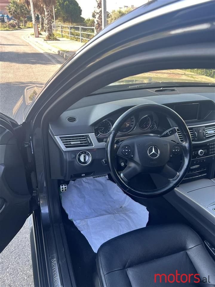 2010' Mercedes-Benz E 350 photo #4