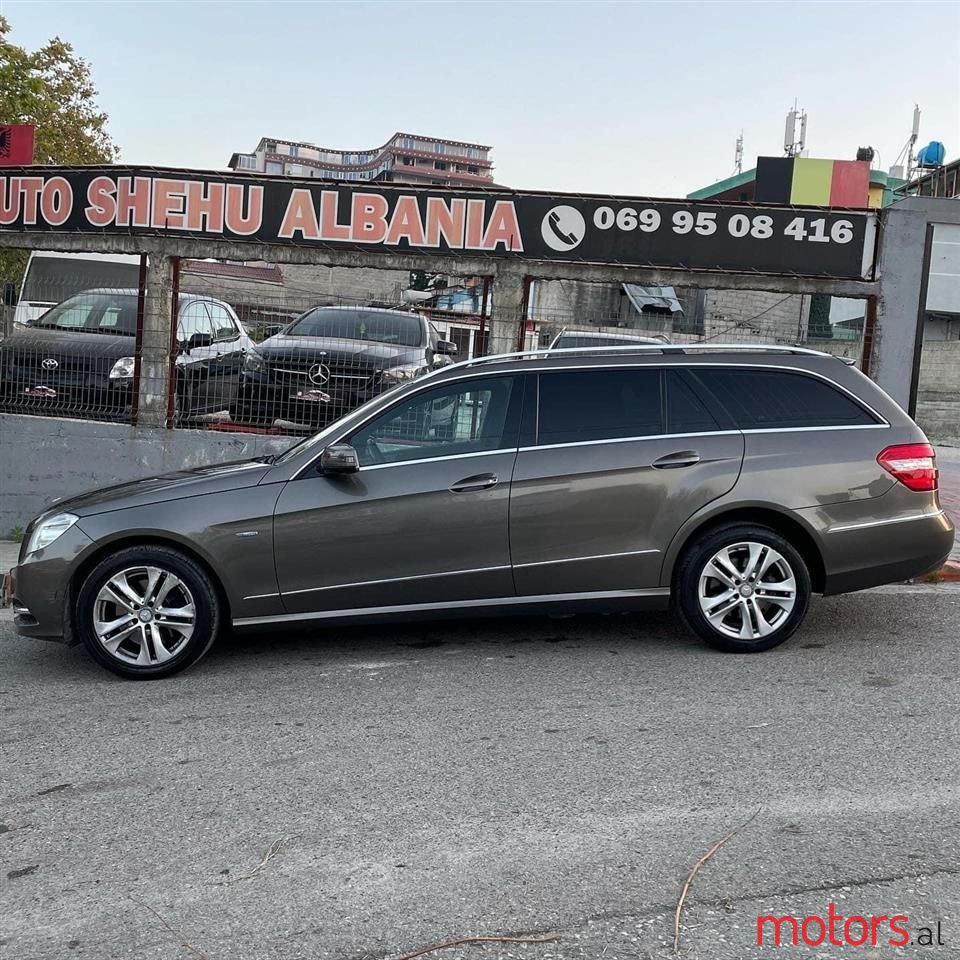 2011' Mercedes-Benz E 350 photo #2