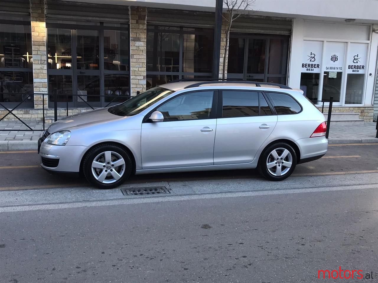 2009' Volkswagen Golf photo #2