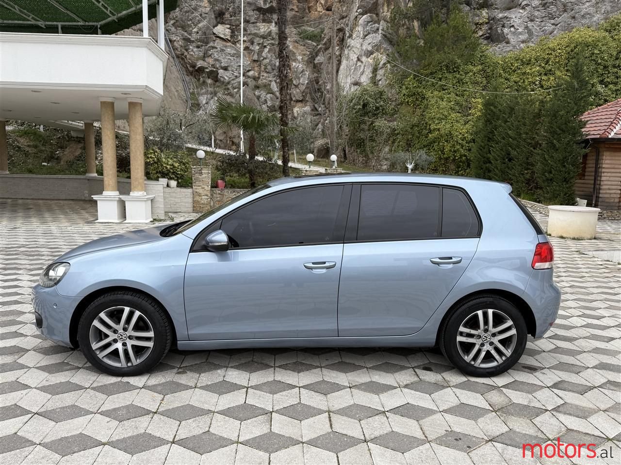 2011' Volkswagen Golf photo #5