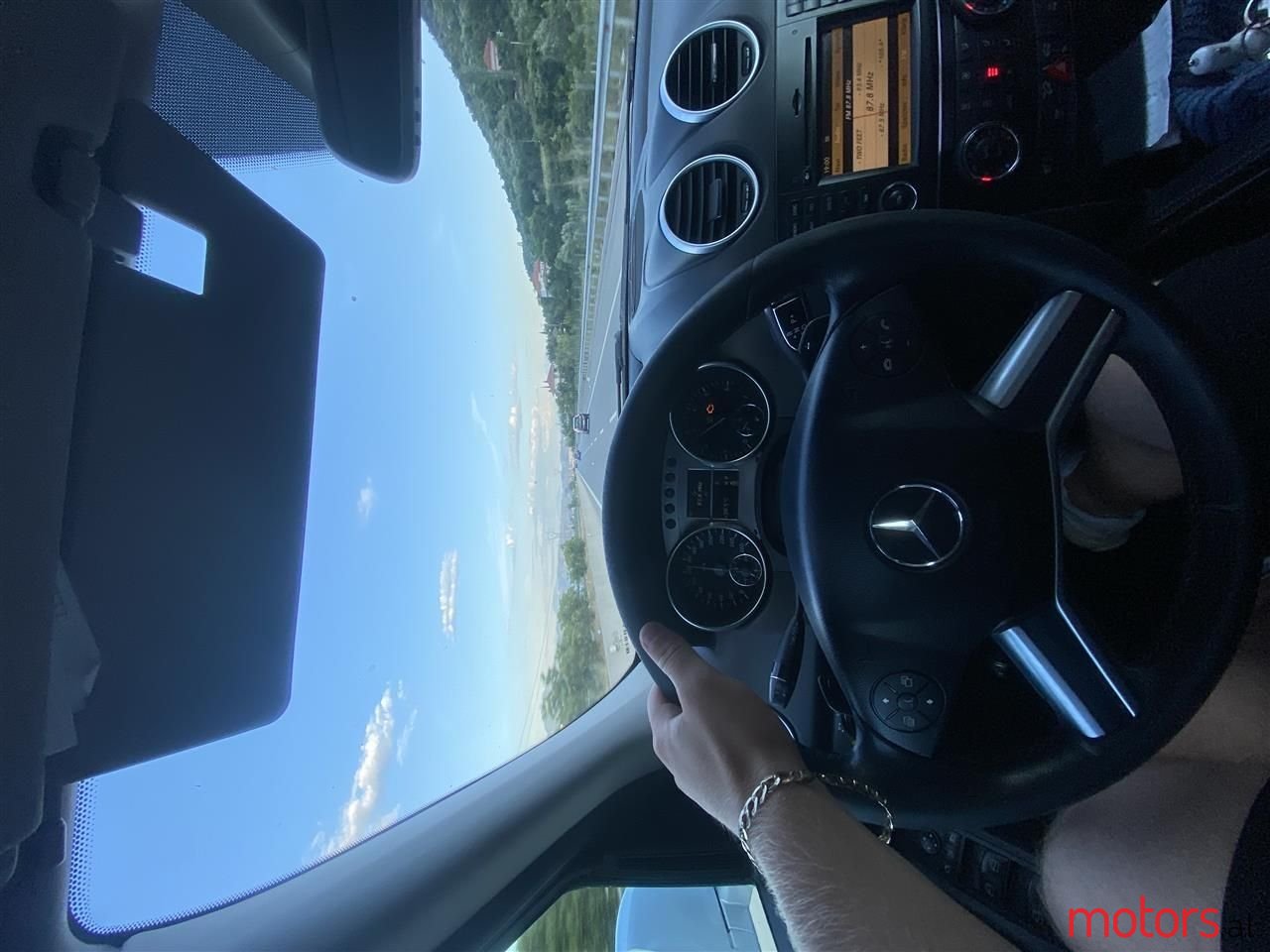 2010' Mercedes-Benz 350 photo #2