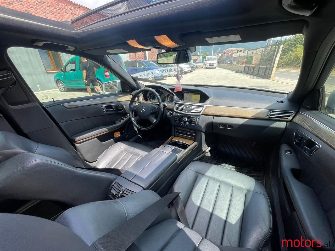 2010' Mercedes-Benz E 350 photo #6