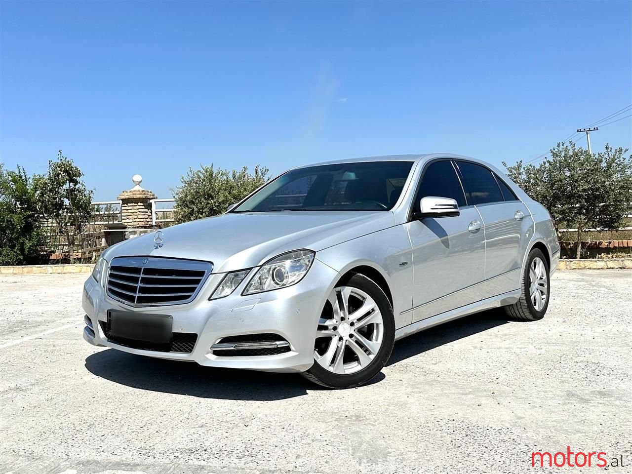 2012' Mercedes-Benz E 220 photo #1