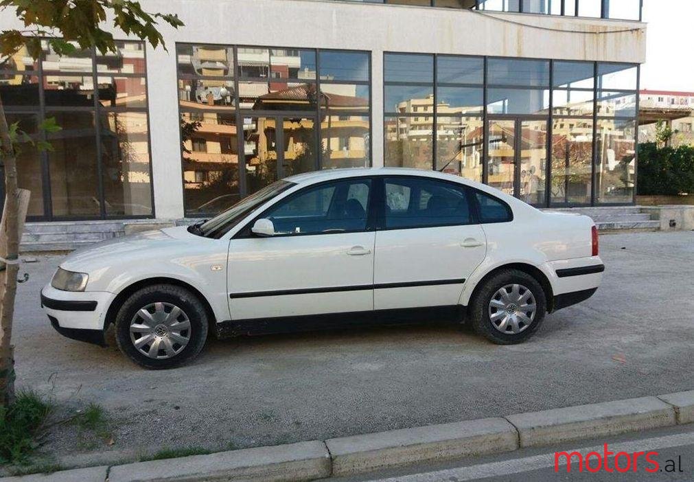 2000' Volkswagen Passat photo #1