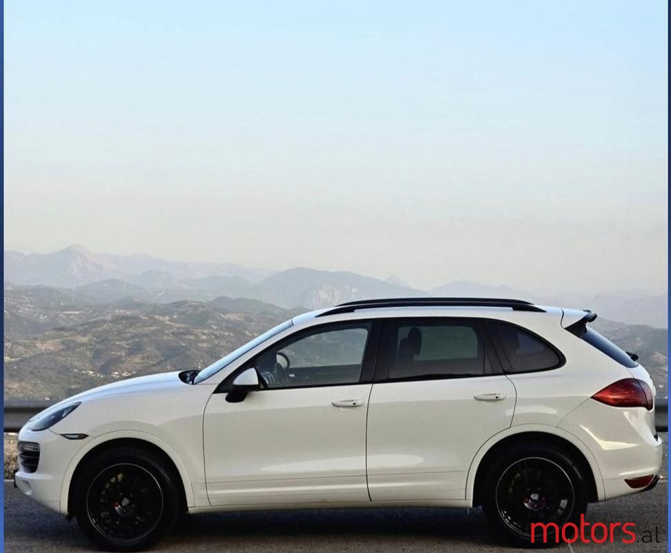 2012' Porsche Cayenne photo #2