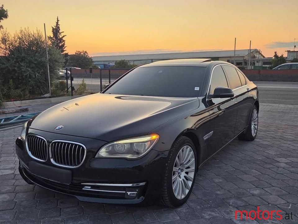 2013' BMW 730 photo #2