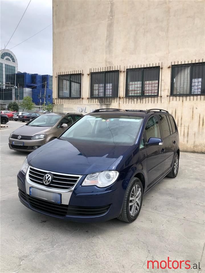 2008' Volkswagen Touran photo #1