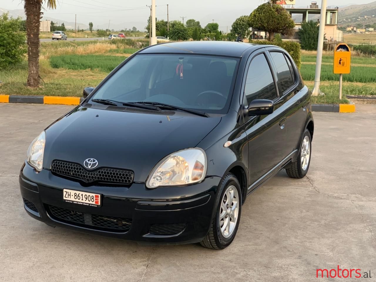 2005' Toyota Yaris photo #2