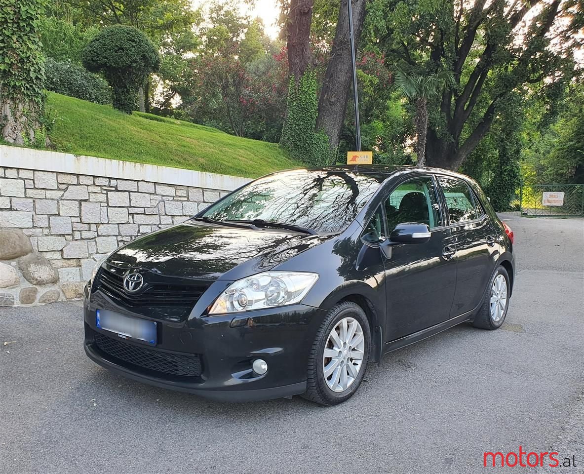 2011' Toyota Auris photo #3