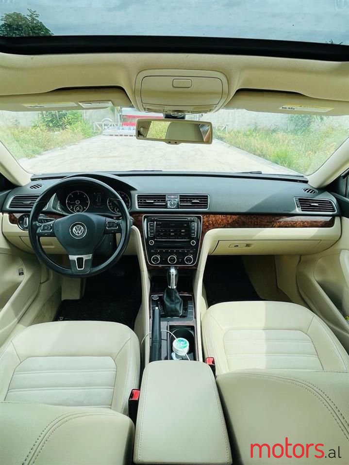 2012' Volkswagen Passat photo #2