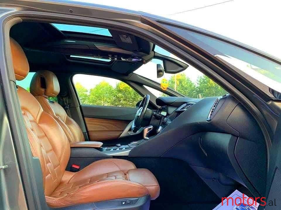 2012' Citroen DS5 photo #2