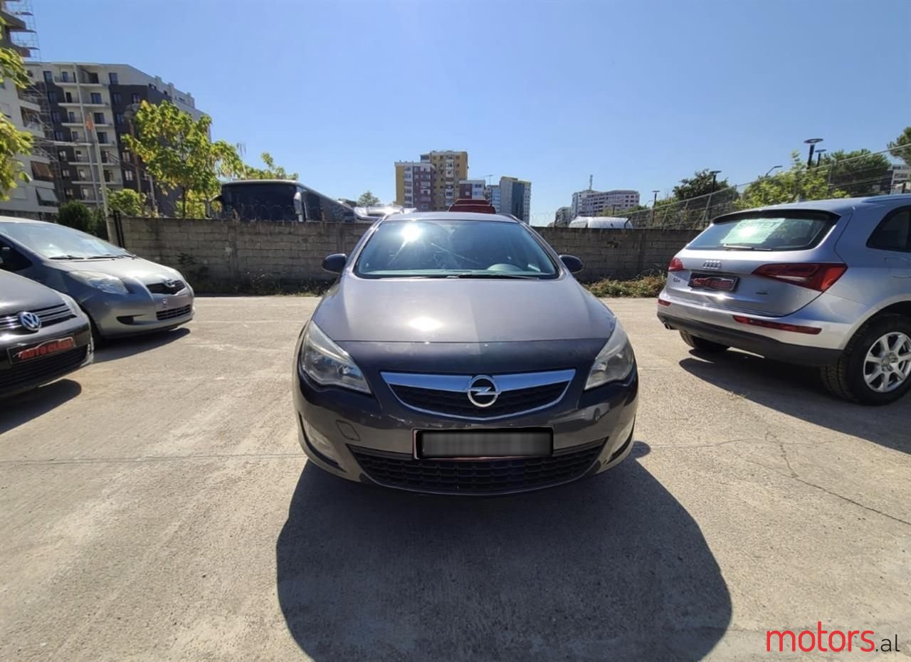 2011' Opel Astra photo #1