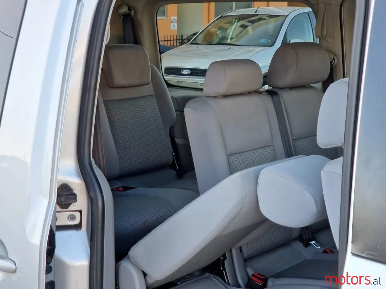 2009' Volkswagen Caddy photo #2