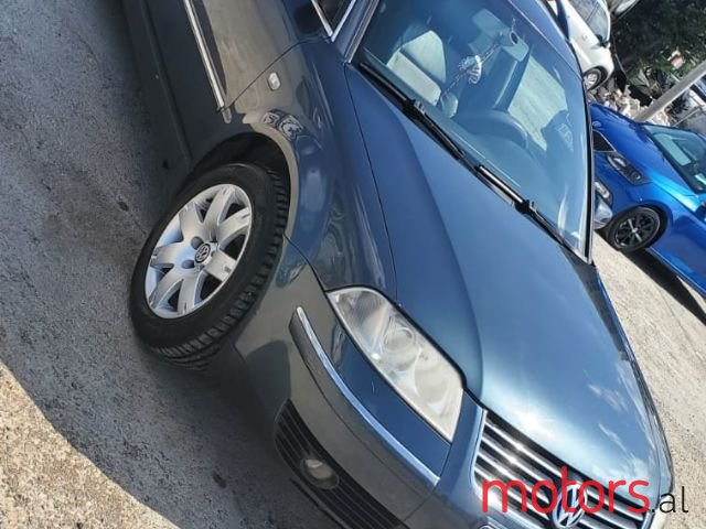 2002' Volkswagen Passat photo #5