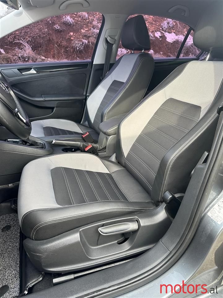 2015' Volkswagen Jetta photo #4