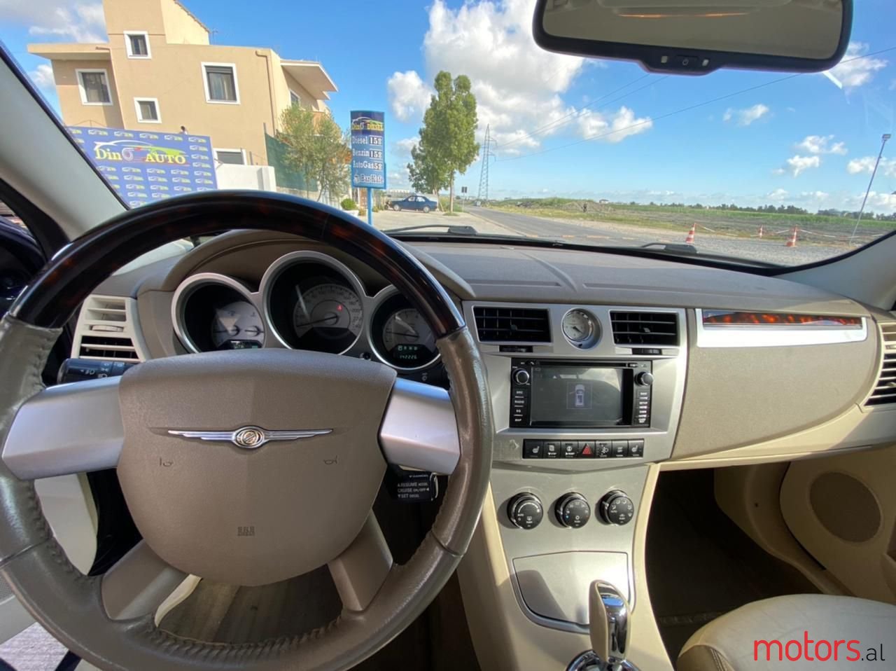 2010' Chrysler Sebring photo #5