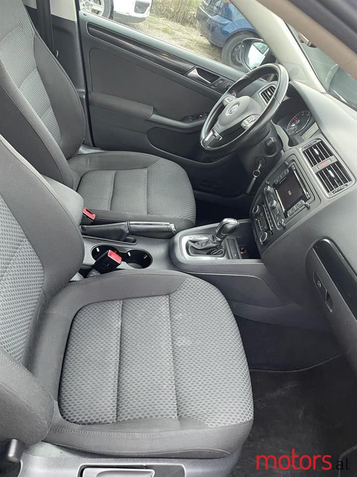 2012' Volkswagen Jetta photo #6