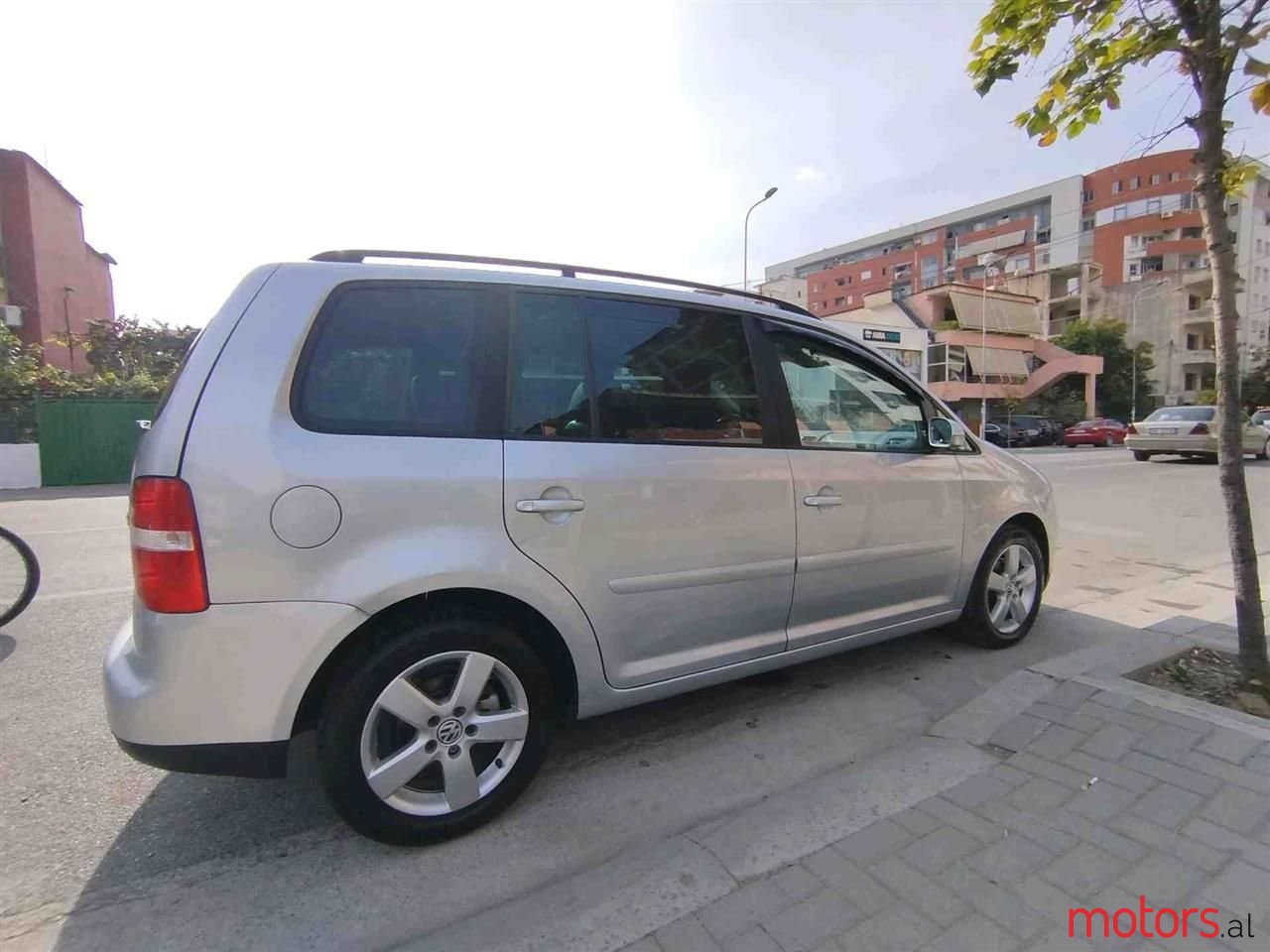 2003' Volkswagen Touran photo #1