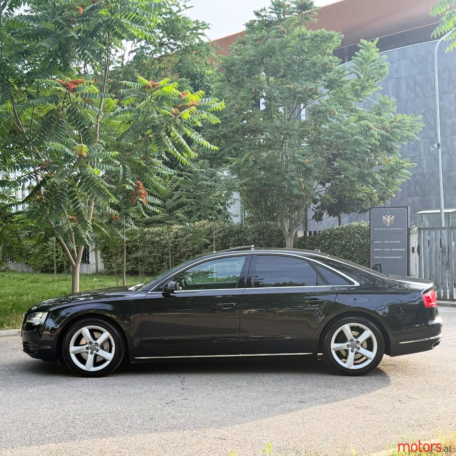 2013' Audi A8 photo #1