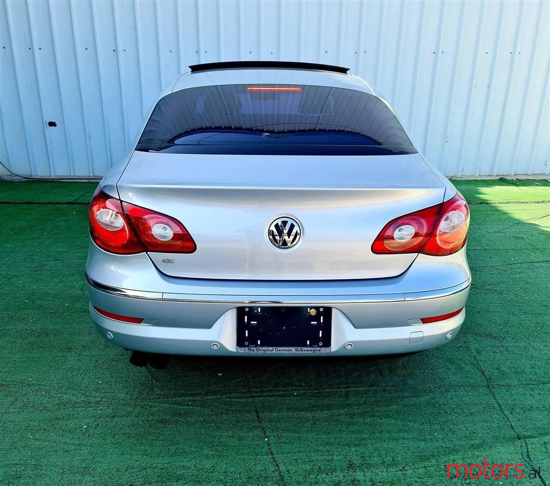 2011' Volkswagen Passat photo #3