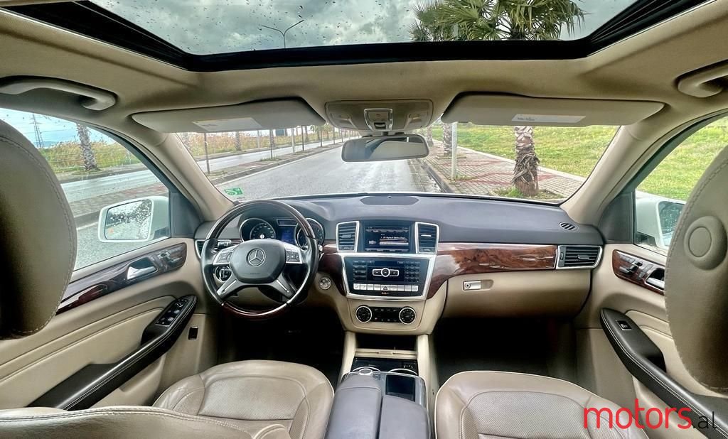 2013' Mercedes-Benz 350 photo #6