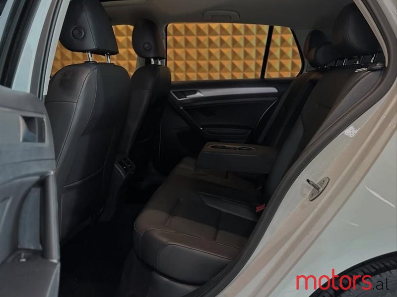 2016' Volkswagen Golf photo #4