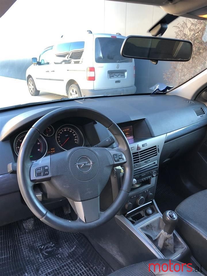 2005' Opel Astra photo #3
