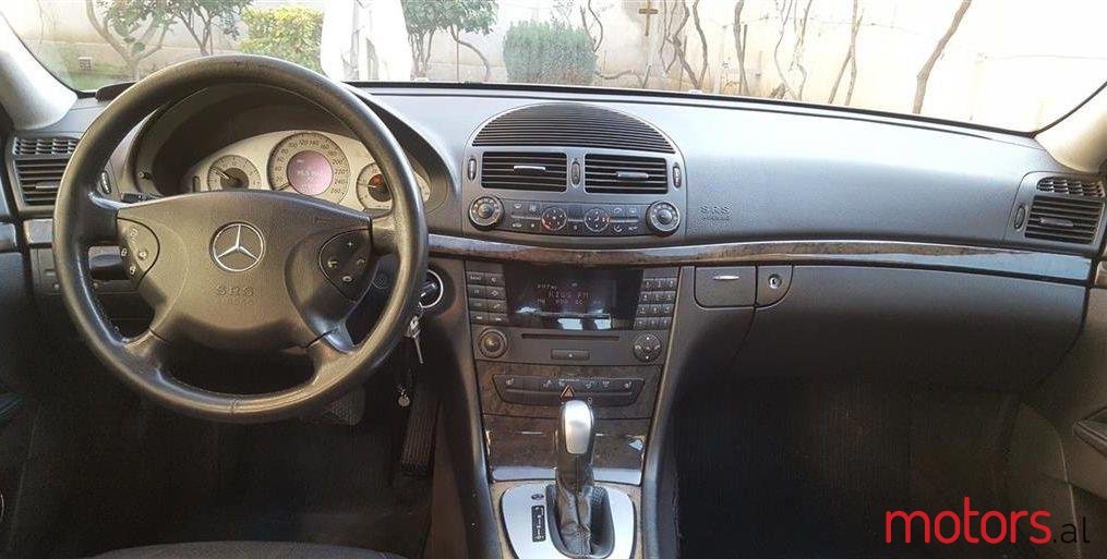 2004' Mercedes-Benz 220 photo #1