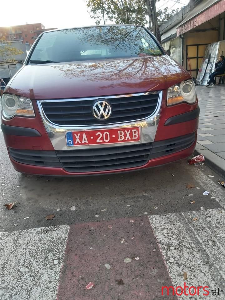 2008' Volkswagen Touran photo #2