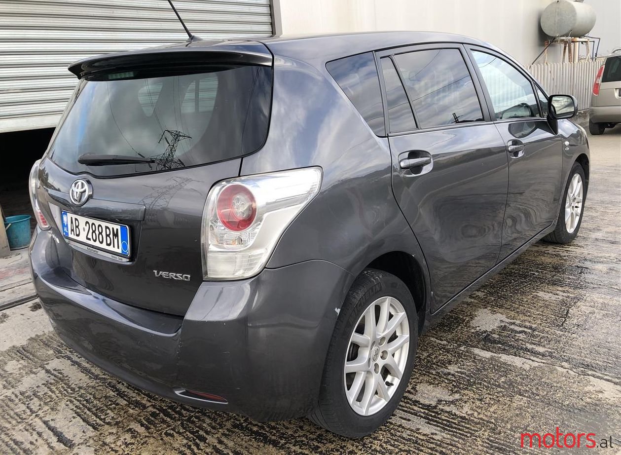 2010' Toyota Corolla Verso photo #2