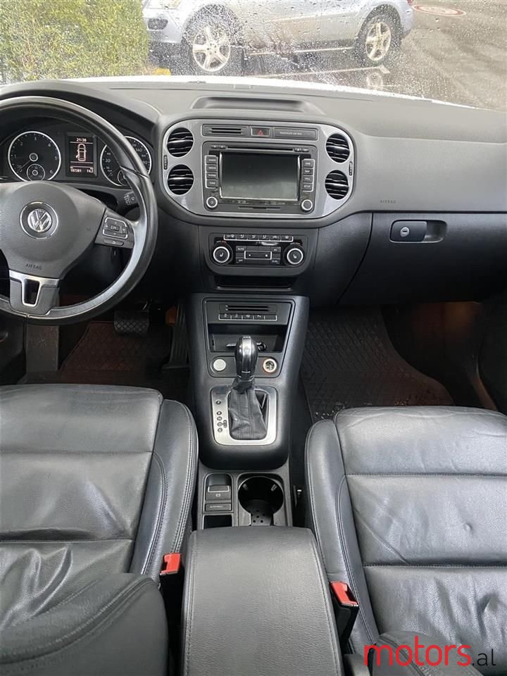 2012' Volkswagen Tiguan photo #3
