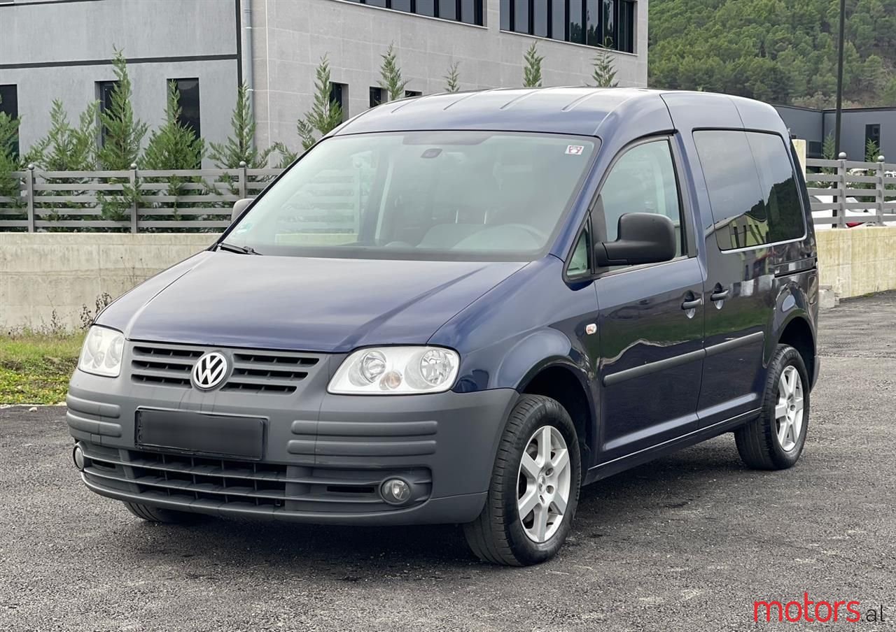 2005' Toyota Auris photo #2