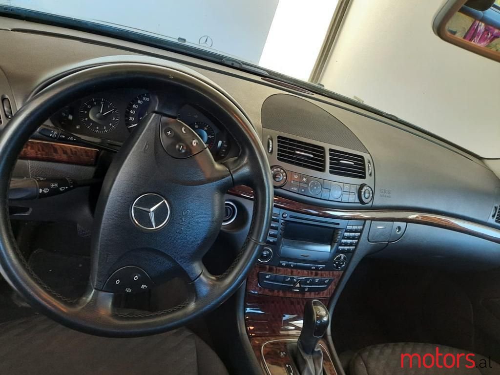 2006' Mercedes-Benz E 220 photo #4