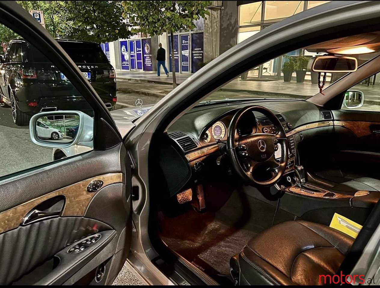 2008' Mercedes-Benz 320 photo #4