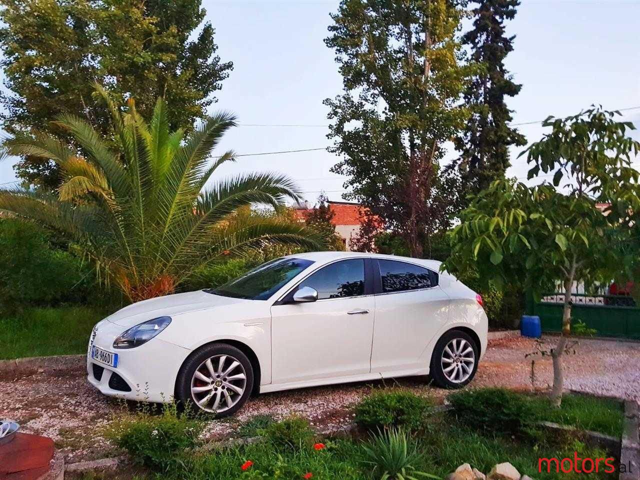 2012' Alfa Romeo Giulietta photo #4