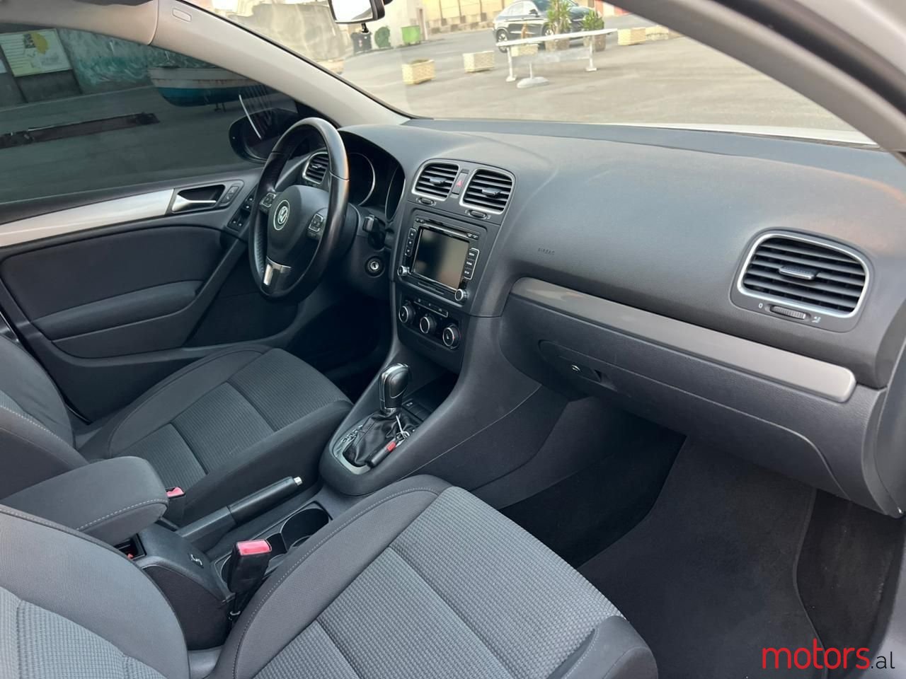 2012' Volkswagen Golf photo #6