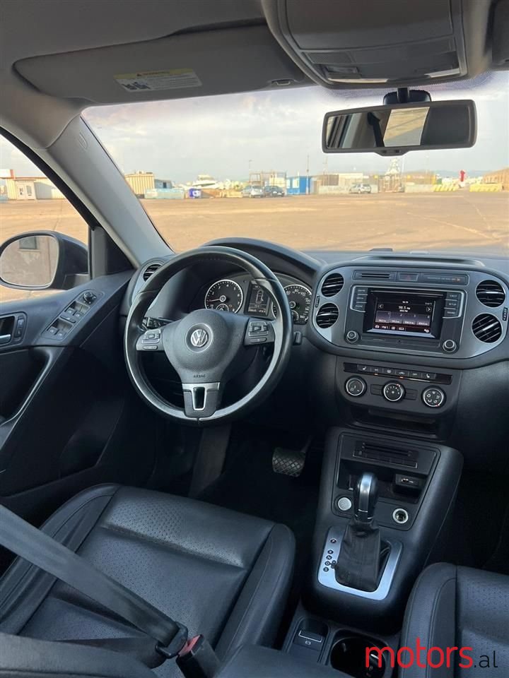 2016' Volkswagen Tiguan photo #5