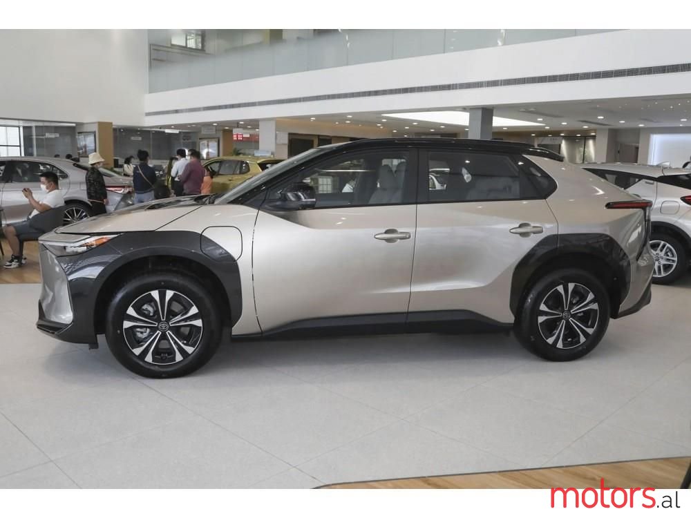 2023' Toyota RAV4 photo #2