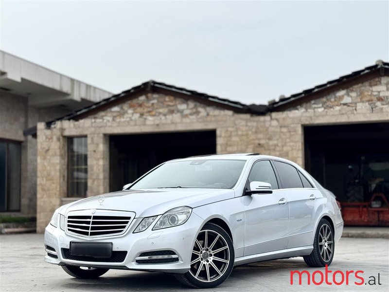 2012' Mercedes-Benz E 220 photo #2